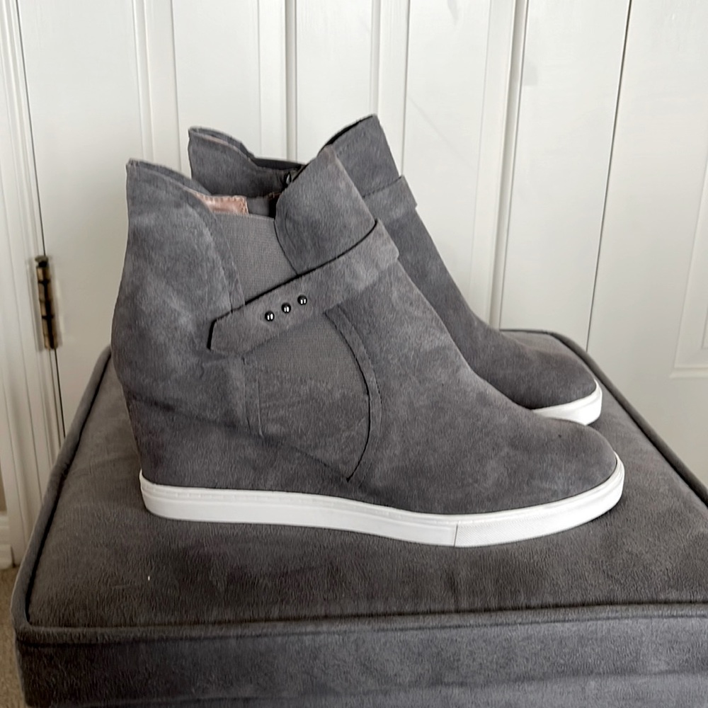 Grey ankle boot